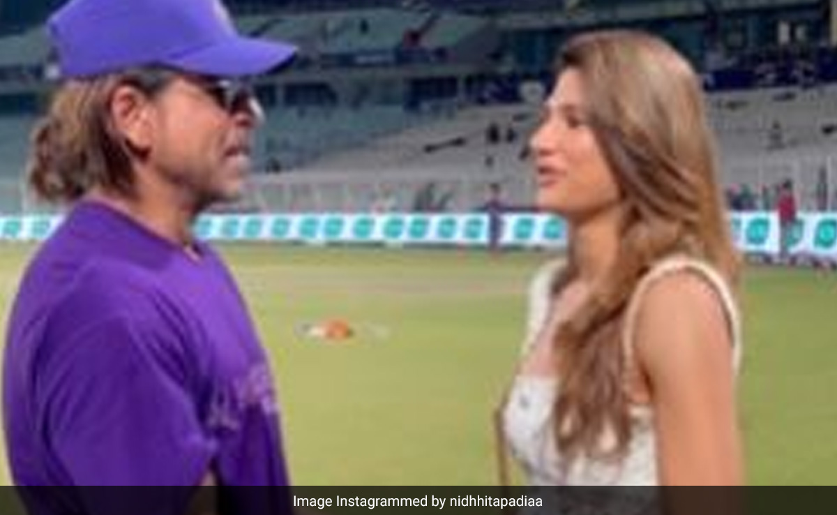Viral: <i>Jab</i> Shah Rukh Khan Hugged Prithvi Shaw's Rumoured Girlfriend Nidhhi Tapadiaa