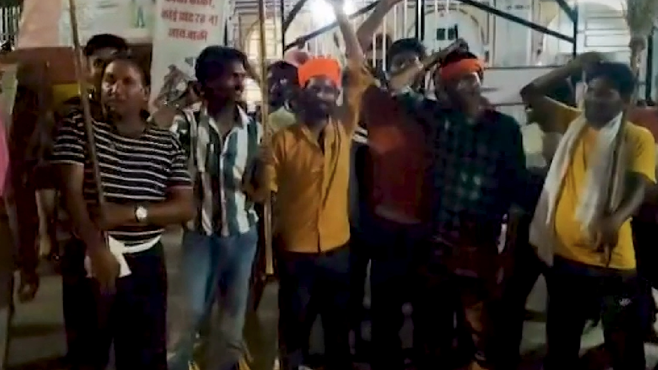 अलवर: वेतन की मांग को लेकर सफाई कर्मियों ने दी ये चेतावनी!