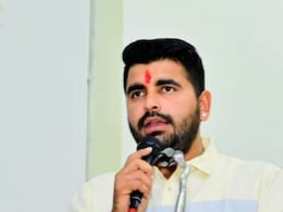 जैसलमेर के बासनपीर में छतरियों को लेकर विवाद, मौके पर पहुंचे रविन्द्र भाटी ने की दोषियों को सजा दिलाने की मांग जैसलमेर के बासनपीर में छतरियों को लेकर विवाद, मौके पर पहुंचे रविन्द्र भाटी ने की दोषियों को सजा दिलाने की मांग