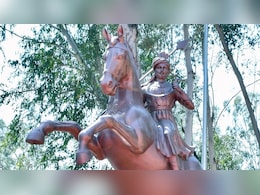 भाजपा 'या' राज्यात मुस्लीम राजाच्या नावावर मतं का मागत आहे? भाजपा 'या' राज्यात मुस्लीम राजाच्या नावावर मतं का मागत आहे?