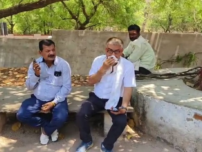 साहब का हठयोग: ट्रैफिक पुलिस ने बिजली कंपनी के GM को पकड़ा, चालान पर विवाद, फिर धरना, वीडियो वायरल