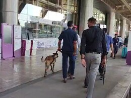 जयपुर एयरपोर्ट पर फिर आया धमकी भरा मेल, लिखा- टर्मिनल बिल्डिंग में बम है, सभी मारे जाएंगे... सर्च जारी जयपुर एयरपोर्ट पर फिर आया धमकी भरा मेल, लिखा- टर्मिनल बिल्डिंग में बम है, सभी मारे जाएंगे... सर्च जारी