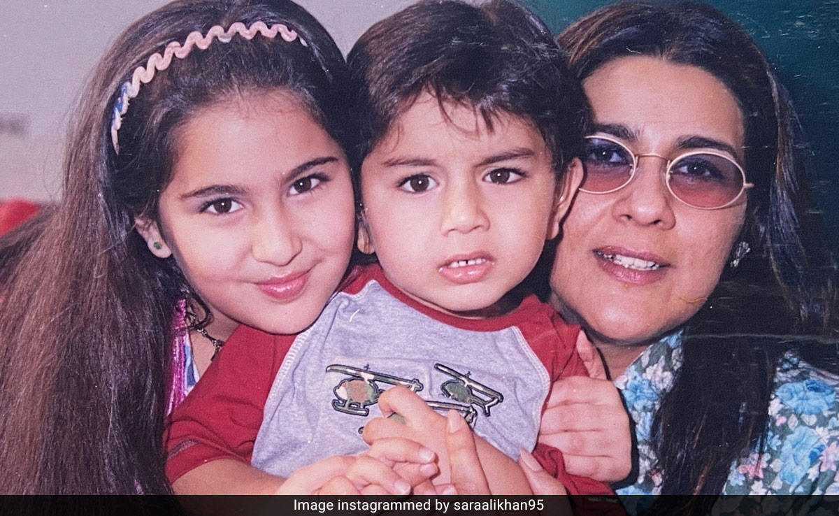 From Sara Ali Khan To Maheep Kapoor, These Bollywood Celebrity Throwback Photos Made Mother's Day 2024 Even Sweeter