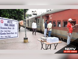 Indian Railways: रेल यात्रियों के लिए आई बड़ी खुशखबरी, अब मात्र इतने रुपये में IRCTC उपलब्ध कराएगा भोजन Indian Railways: रेल यात्रियों के लिए आई बड़ी खुशखबरी, अब मात्र इतने रुपये में IRCTC उपलब्ध कराएगा भोजन
