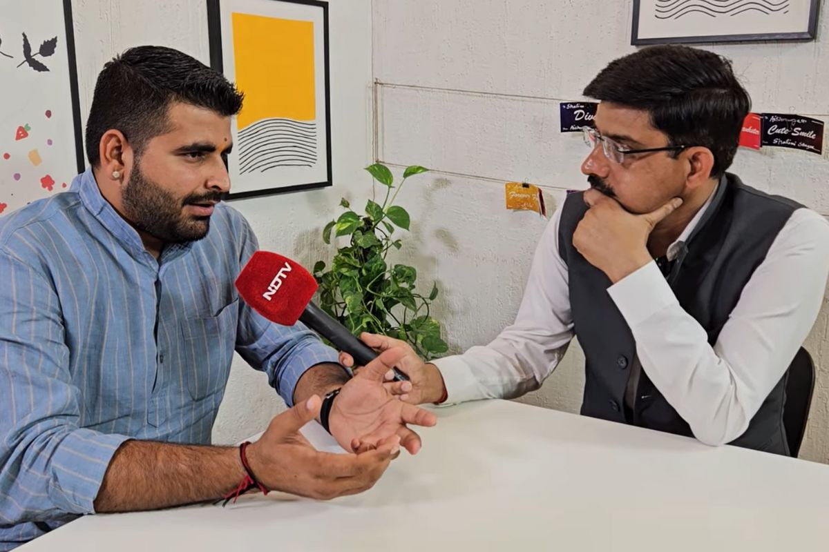 NDTV ऑफिस पहुंचे रविंद्र भाटी, इलेक्शन फंडिंग, देशद्रोह के आरोप और हेलीकॉप्टर से चुनाव प्रचार पर खुलकर की बातचीत