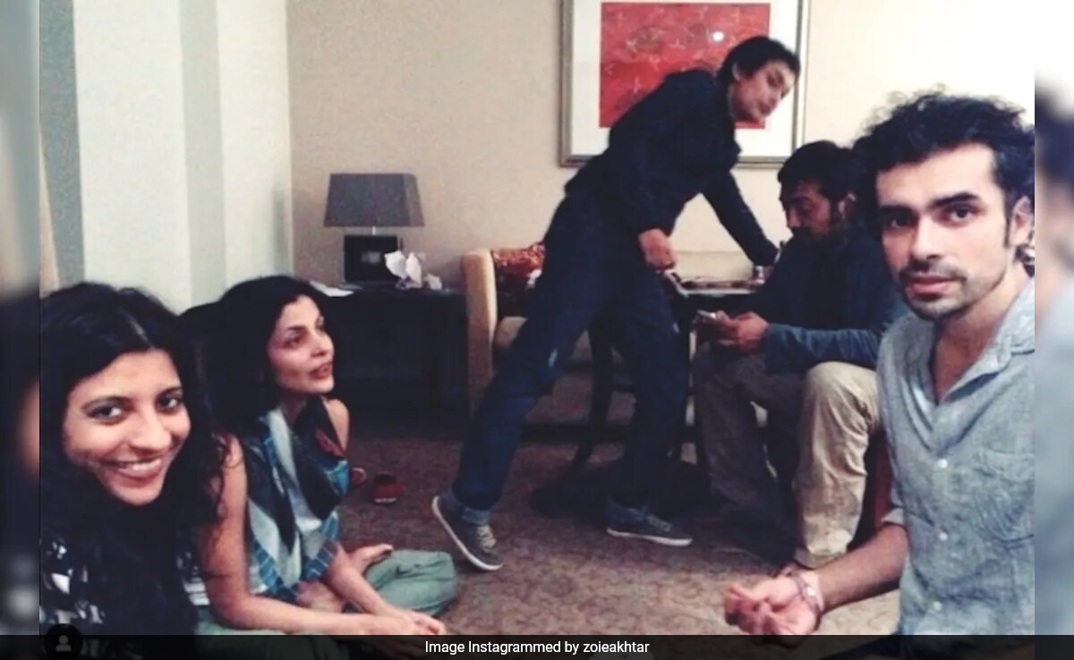 Imtiaz Ali To Anurag Kashyap - Can You Name All The Directors In Zoya Akhtar's Throwback Pic?