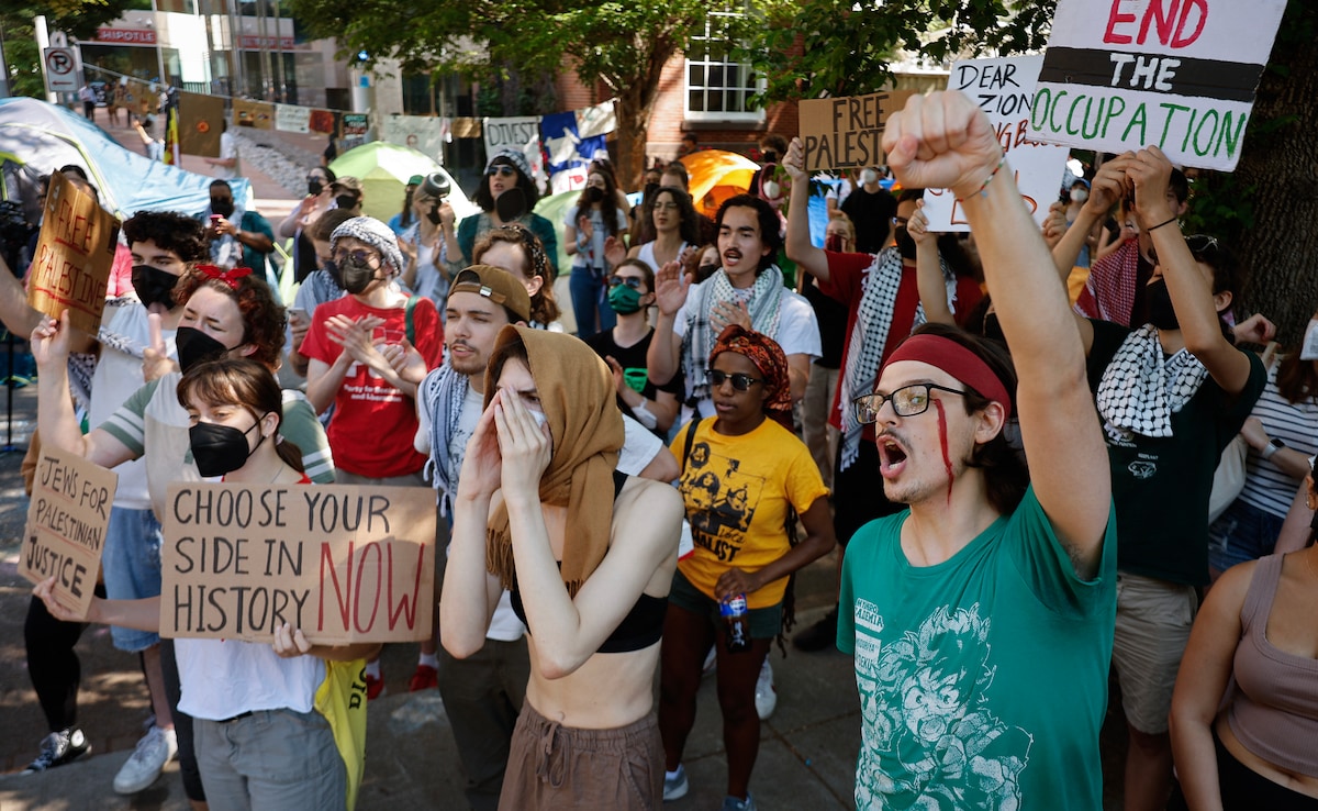 Pro-Palestinian protesters demonstrate on the campus of George Washington University