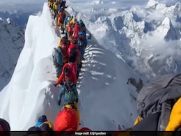 Video Of 'Traffic Jam' On Mount Everest Goes Viral As 2 Climbers Feared Dead Video Of 'Traffic Jam' On Mount Everest Goes Viral As 2 Climbers Feared Dead