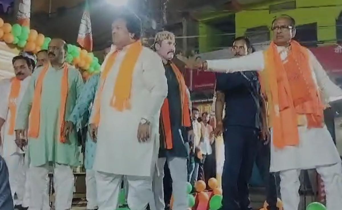 MP News : शिवराज की सभा में थानेदार को पूर्व मंत्री ने धमकाया- ऐसी जगह फेकवाऊंगा कि पता चल जाएगा...