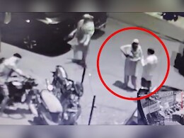 गोलमाल! सोन्याचे दागिने काढून घेतले, वृद्ध महिलेच्या हाती दगड टेकवले