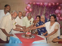 स्थापना दिवस के मौके पर MP टूरिज्म की पहल ! वृद्धाश्रम के बुजुर्गों को दी दावत