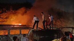 वणीच्या घाटात टेम्पोला अचानक लागली आग, 19 प्रवासी बचावले