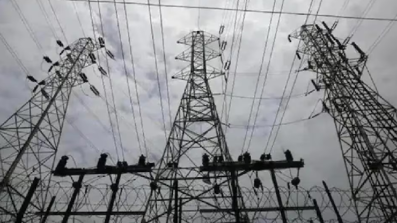 Rajasthan Latest News: Churu में भीषण गर्मी में बिजली कटौती से किसान परेशान