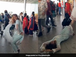 ट्रेन और रेलवे स्टेशन के बाद अब एयरपोर्ट पर अजीबोगरीब तरीके से डांस करती दिखी महिला, लोग बोले- कोई जगह तो छोड़ दो
