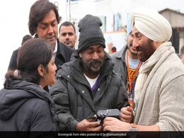 यमला पगला दीवाना 2 के डायरेक्टर संगीत शिवन का 65 वर्ष की उम्र में निधन, सनी देओल ने किया ट्वीट यमला पगला दीवाना 2 के डायरेक्टर संगीत शिवन का 65 वर्ष की उम्र में निधन, सनी देओल ने किया ट्वीट