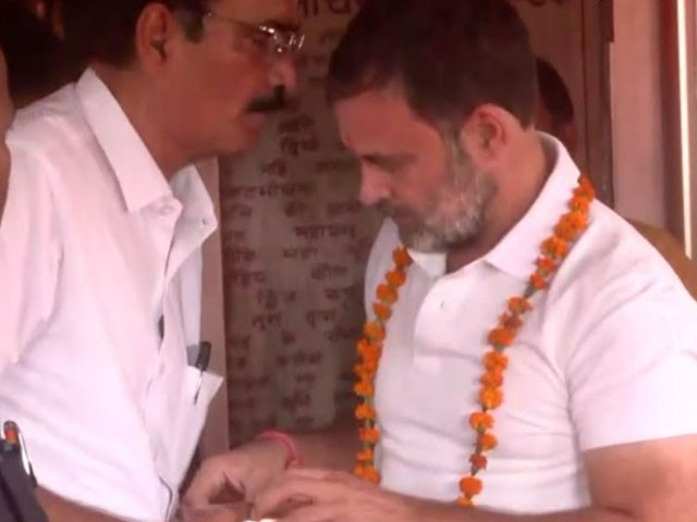 Rahul Gandhi Offers Prayers At Hanuman Mandir In Raebareli