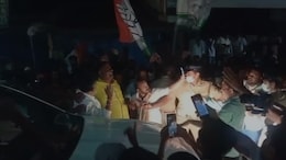 डीके शिवकुमार यांनी आपल्याच पक्षाच्या नेत्याच्या लगावली कानशिलात, नेमकं काय घडलं? VIDEO