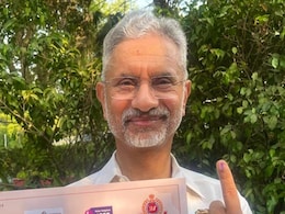 Lok Sabha Election 2024 Phase 6 Voting: एस जयशंकर ने दिखाई गजब की तेजी, सबसे पहले वोट डालकर ले लिया ये खास सर्टिफिकेट Lok Sabha Election 2024 Phase 6 Voting: एस जयशंकर ने दिखाई गजब की तेजी, सबसे पहले वोट डालकर ले लिया ये खास सर्टिफिकेट