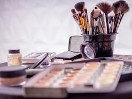 Makeup Tips To Follow: गर्मियों में इन गलतियों की वजह से होता है मेकअप खराब, ये टिप्स करें फॉलो Makeup Tips To Follow: गर्मियों में इन गलतियों की वजह से होता है मेकअप खराब, ये टिप्स करें फॉलो
