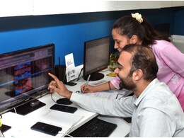 Share Market Today: शेयर बाजारों में लौटी रौनक, सेंसेक्स में 300 अंक से ज्यादा उछला