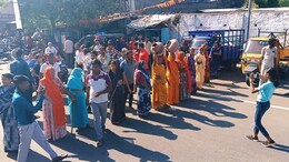 Rajasthan: भीलवाड़ा में पेयजल की किल्लत से परेशान महिलाओं ने लगाया जाम, सड़क पर मटकियां फोड़ी