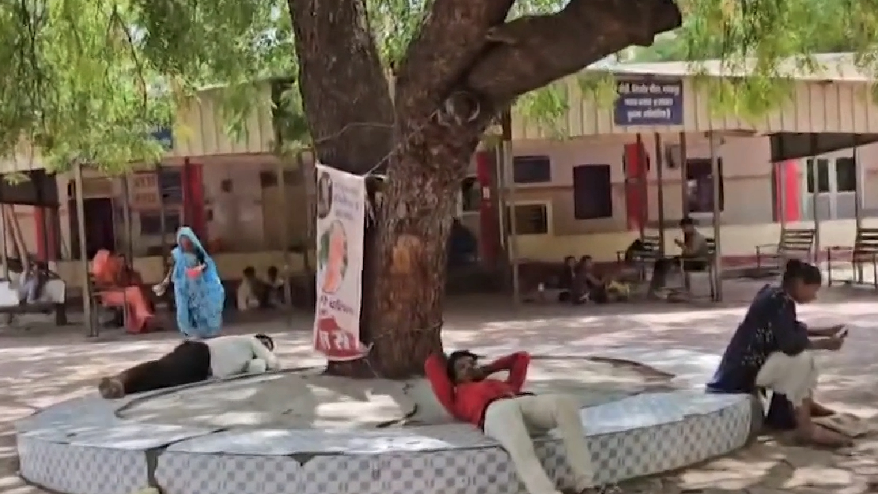 रतलाम: जिला अस्पताल का बुरा हाल, चारों ओर गंदगी का आलम