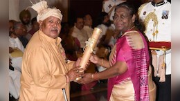 Chhattisgarh: खत्म नहीं हो रहा नक्सलियों का आतंक, दहशत में आकर हेमचंद मांझी ने पद्मश्री पुरस्कार लौटाने का किया ऐलान