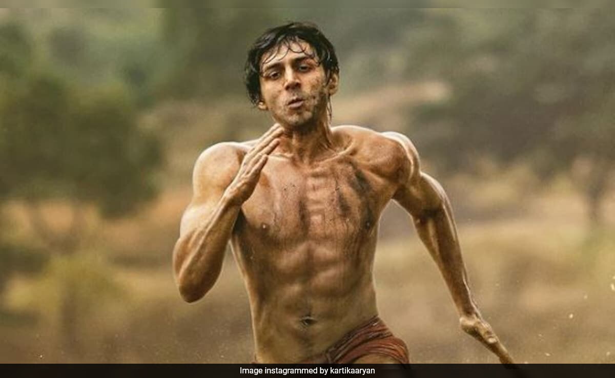 <i>Chandu Champion</i> First Poster: Dare You To Look Away From Kartik Aaryan's Jaw-Dropping Physique