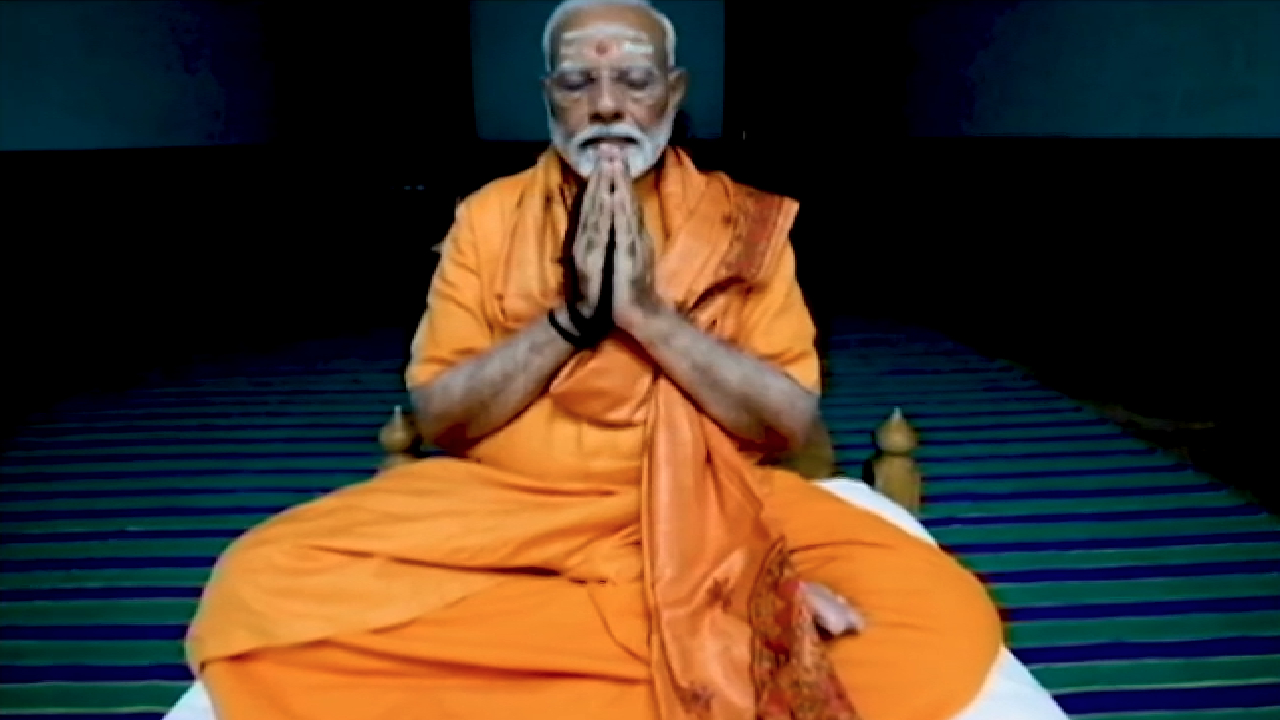 PM Modi Meditation: कन्याकुमारी से पीएम मोदी के ध्यान की पहली तस्वीरें आई सामने PM Modi Meditation: कन्याकुमारी से पीएम मोदी के ध्यान की पहली तस्वीरें आई सामने