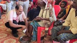 Unique Birthday:  घर बुलाए 1000 से अधिक गरीब, पैर धोकर परोसे छप्पनभोग, अनूठे बर्थडे सेलिब्रेशन की विधायक भी हुईं मुरीद