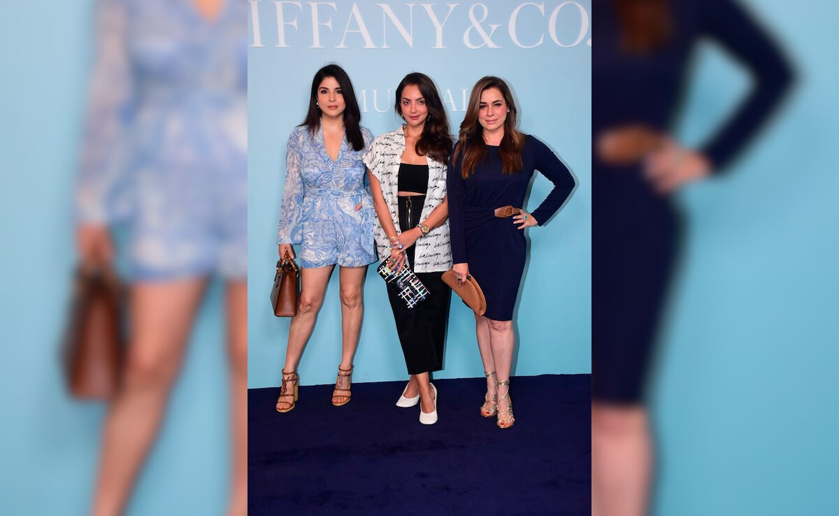 A Mini <i>Bollywood Wives</i> Reunion With Maheep Kapoor, Seema Sajdeh And Neelam Kothari. MIA - Bhavana Pandey