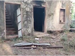 Rajasthan: मेहंदीपुर बालाजी में देर रात बवाल, ग्रामीणों ने हत्या के आरोपी का घर जलाया, पुलिस पर किया पथराव Rajasthan: मेहंदीपुर बालाजी में देर रात बवाल, ग्रामीणों ने हत्या के आरोपी का घर जलाया, पुलिस पर किया पथराव