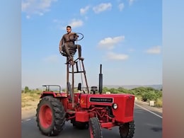 ऊंची मचान तान कर शख्स ने यूं चलाया ट्रैक्टर, देख भौचक्के रह गए लोग, बोले- अब गियर कैसे बदलोगे ऊंची मचान तान कर शख्स ने यूं चलाया ट्रैक्टर, देख भौचक्के रह गए लोग, बोले- अब गियर कैसे बदलोगे