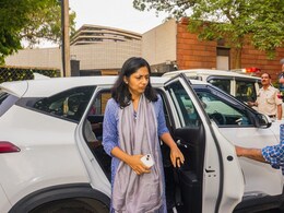 "आंखों के नीचे और पैर में चोट...": स्वाति मालीवाल की मेडिको लीगल रिपोर्ट आई सामने "आंखों के नीचे और पैर में चोट...": स्वाति मालीवाल की मेडिको लीगल रिपोर्ट आई सामने