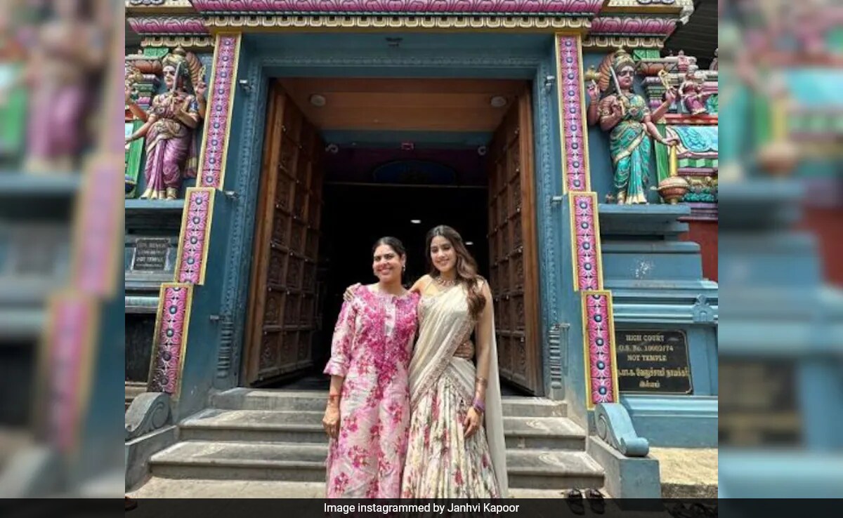 Janhvi Kapoor Visits Muppathamman Temple In Chennai: "Mumma's Most Favourite Place"