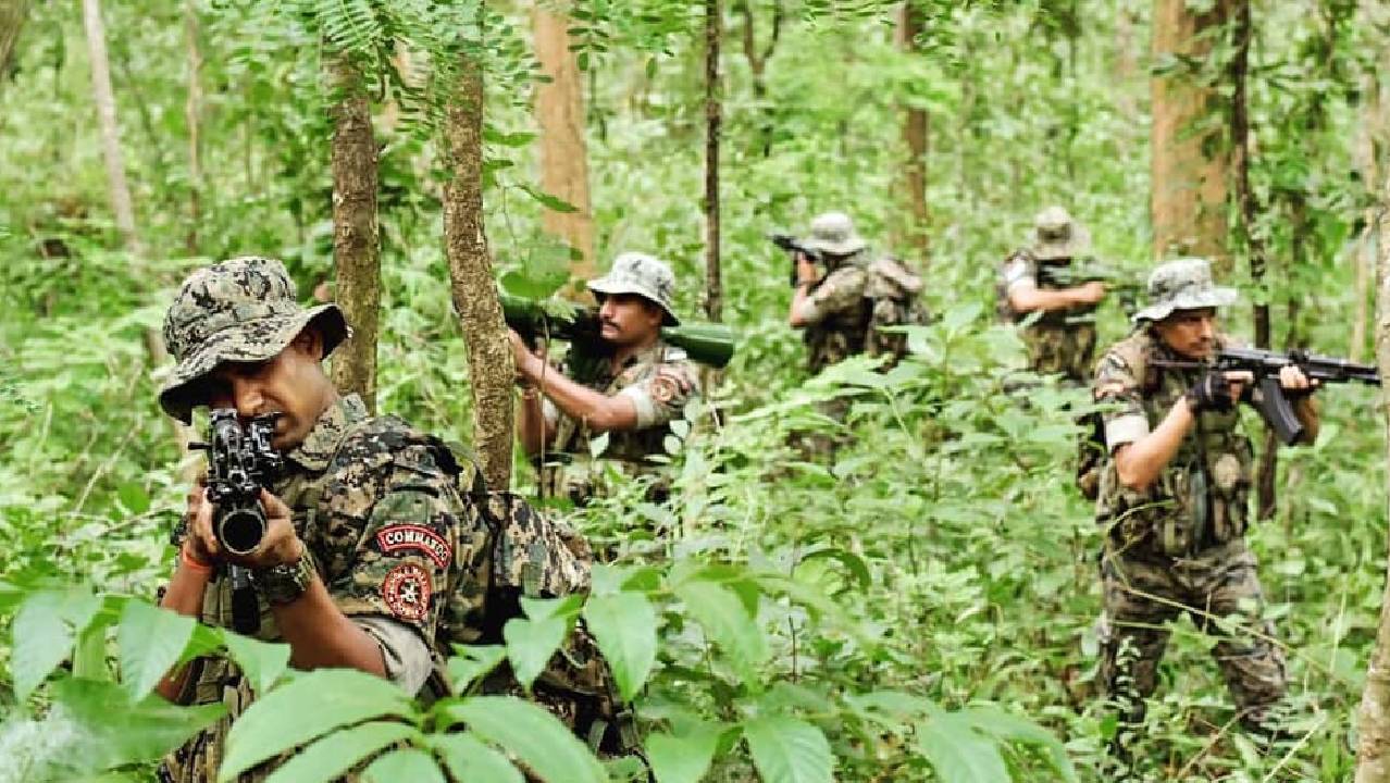 Bijapur Naxal Encounter: सुरक्षाबलों-नक्सलियों के बीच मुठभेड़, 8 नक्सली ढेर