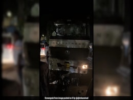 Truck Runs Over 2 Engineering Students In Pune, Driver Tries To Run, Caught Truck Runs Over 2 Engineering Students In Pune, Driver Tries To Run, Caught