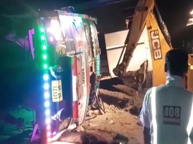 11 Dead, 10 Injured After Truck Hits Bus Carrying Devotees In UP