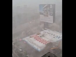VIDEO : मुंबई में धूल के तूफान में होर्डिंग गिरने से 12 की मौत, चारों तरफ मची अफरा-तफरी VIDEO : मुंबई में धूल के तूफान में होर्डिंग गिरने से 12 की मौत, चारों तरफ मची अफरा-तफरी