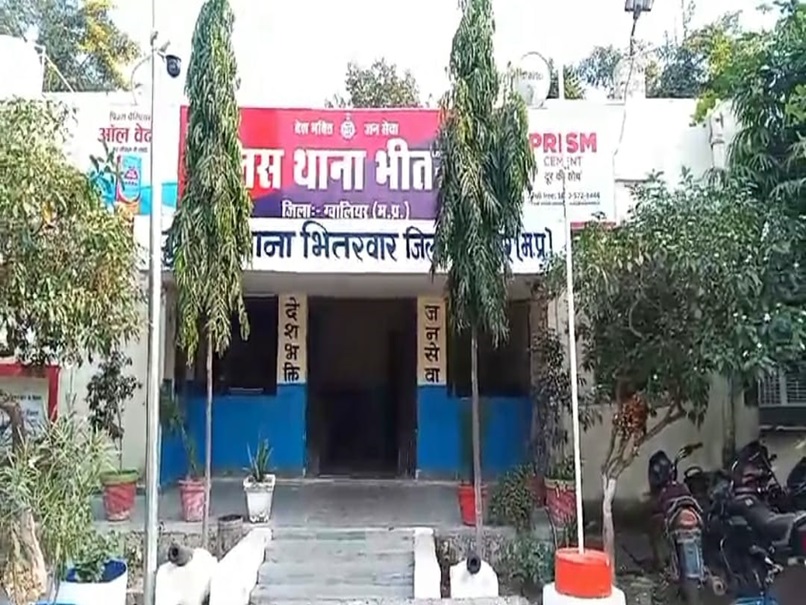 बैंक के बाहर से नाबालिग ने पार किए साढ़े तीन लाख रुपए, सांसी गैंग के गुर्गे को लोगों ने ऐसे पकड़ा