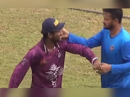 शाकिब कधी सुधारणार नाही! सेल्फी घेण्यासाठी आलेल्या फॅन्सचा पकडला गळा, Video