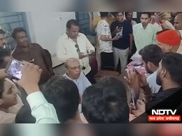 NEET Exam में छात्रों के भविष्य से खिलवाड़, गलत पेपर देने पर अभिभावकों ने किया जमकर हंगामा, जिम्मेदारों पर हुई ऐसी कार्रवाई NEET Exam में छात्रों के भविष्य से खिलवाड़, गलत पेपर देने पर अभिभावकों ने किया जमकर हंगामा, जिम्मेदारों पर हुई ऐसी कार्रवाई