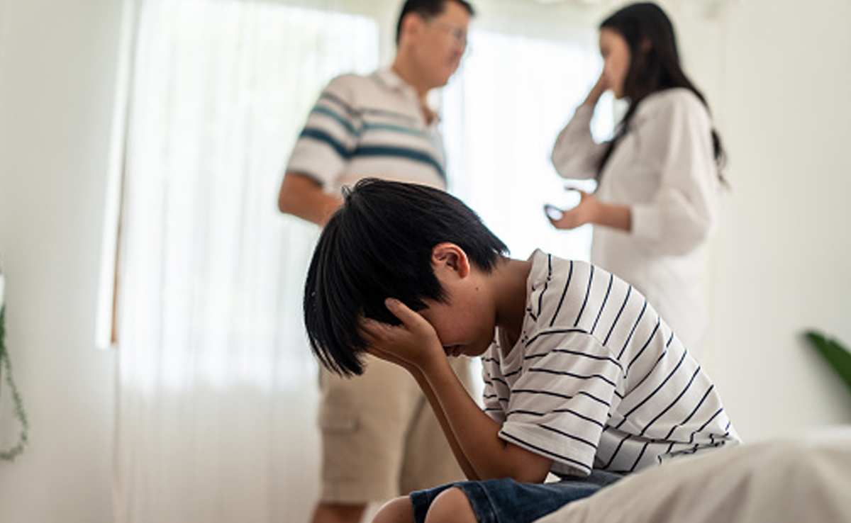 बच्चे पर परफॉर्मेंस का प्रेशर बनाना माता-पिता की सेहत पर भी डालता है बुरा असर, जानिए कैसे करें मैनेज 