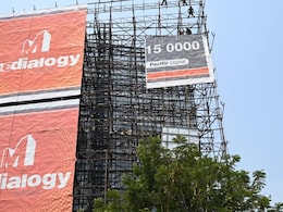 मुंबई महापालिकेला आली जाग, मध्य-पश्चिम रेल्वेला नियमबाह्य होर्डिंगप्रकरणी बजावली नोटीस मुंबई महापालिकेला आली जाग, मध्य-पश्चिम रेल्वेला नियमबाह्य होर्डिंगप्रकरणी बजावली नोटीस