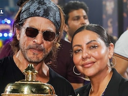 KKR की जीती हुई IPL 2024 ट्रॉफी के साथ शाहरुख खान-गौरी खान ने दिए पोज, जश्न की फैमिली और दोस्तों संग फोटो वायरल KKR की जीती हुई IPL 2024 ट्रॉफी के साथ शाहरुख खान-गौरी खान ने दिए पोज, जश्न की फैमिली और दोस्तों संग फोटो वायरल