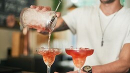 5 Telltale Signs Your Bartender Isn't Making Your Cocktails Properly
