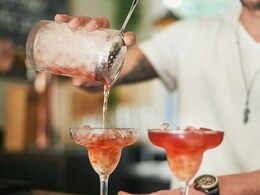 5 Telltale Signs Your Bartender Isn't Making Your Cocktails Properly