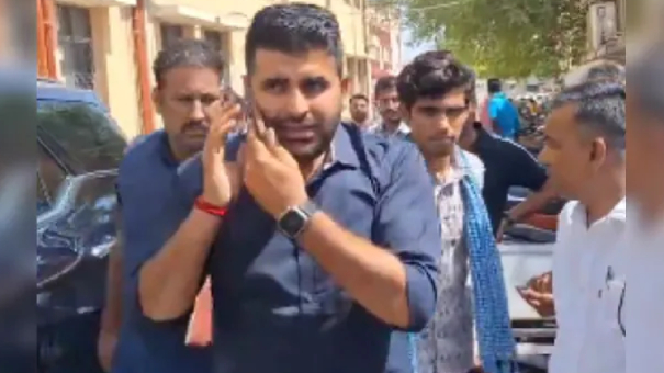 बाड़मेर: जेल में बंद कैदियों  से मिले रविंद्र सिंह भाटी