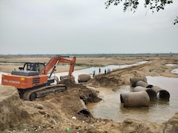 Chhattisgarh : महानदी का सीना छलनी करने वालों पर चला डीएम का हथौड़ा, अवैध रेत घाट पर हुई ताबड़तोड़ कार्रवाई