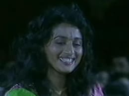 जब माधुरी दीक्षित ने अवॉर्ड शो में पहना साजन फिल्म का कॉस्ट्यूम, 33 साल पुराना वीडियो हुआ वायरल जब माधुरी दीक्षित ने अवॉर्ड शो में पहना साजन फिल्म का कॉस्ट्यूम, 33 साल पुराना वीडियो हुआ वायरल